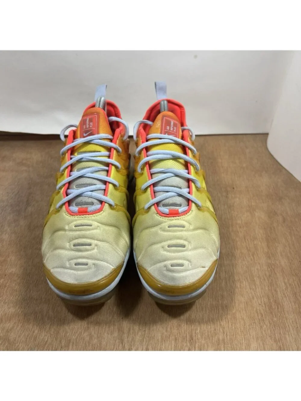 Nike Air VaporMax Plus Womens Size 9 Running Shoes Sneakers Sunrise CW5593-400